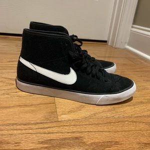 Nike high top tennis shoes